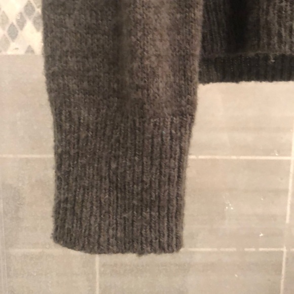 Abercrombie & Fitch sweater - Picture 3 of 4